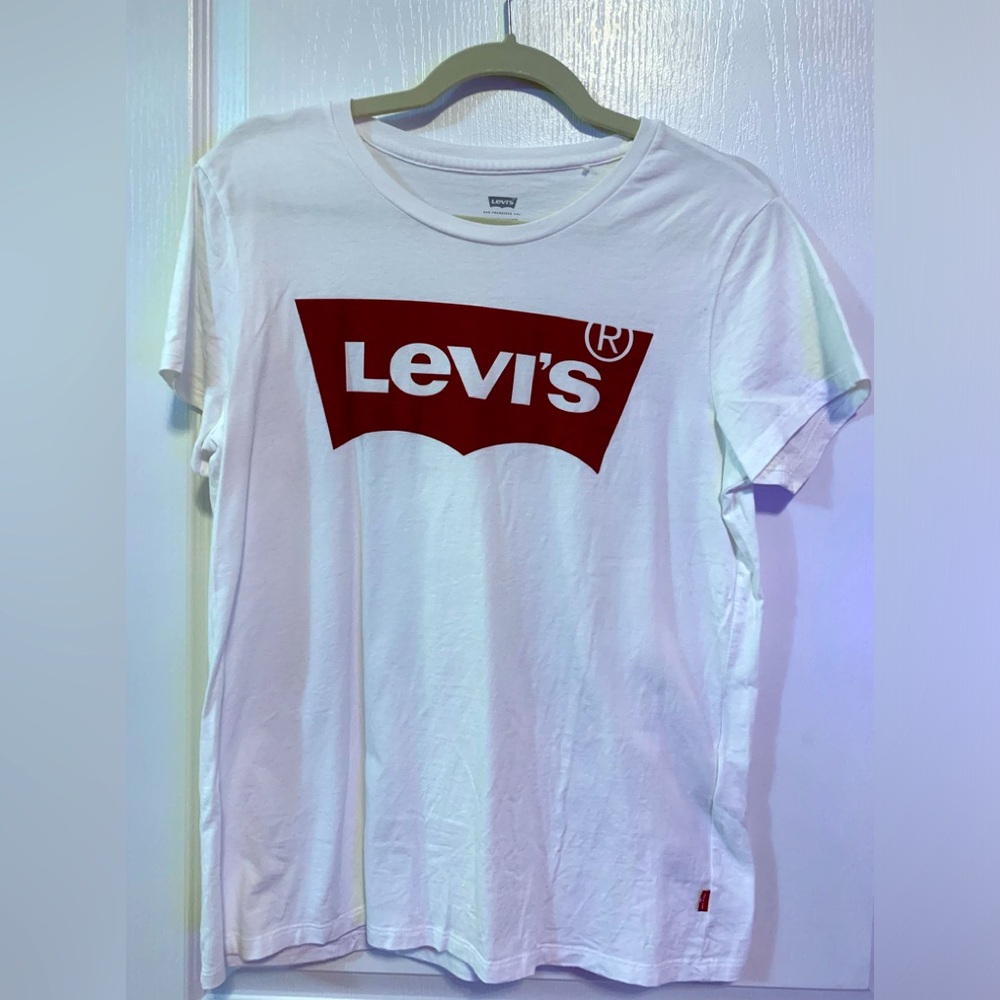 Authentic Levi’s Logo white short sleeve tee shirt  in size Large